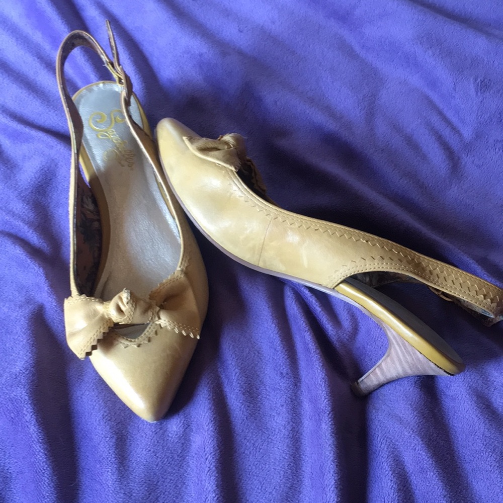 Kitten heel slingbacks shoes
